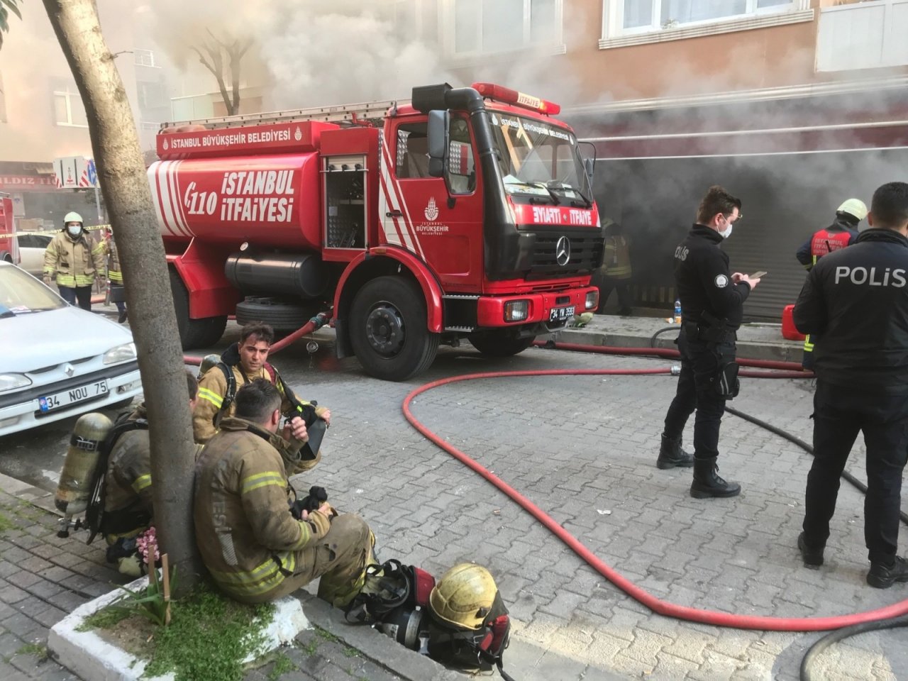 Güngören’de Medikal Deposunda Korkutan Yangın