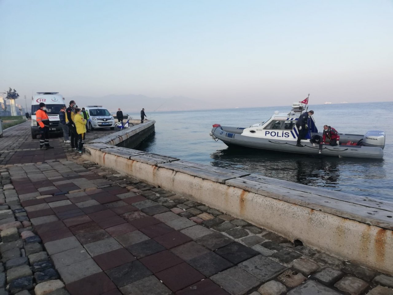 İ̇zmir’de Denizde Bir Erkeğe Ait Ceset Bulundu