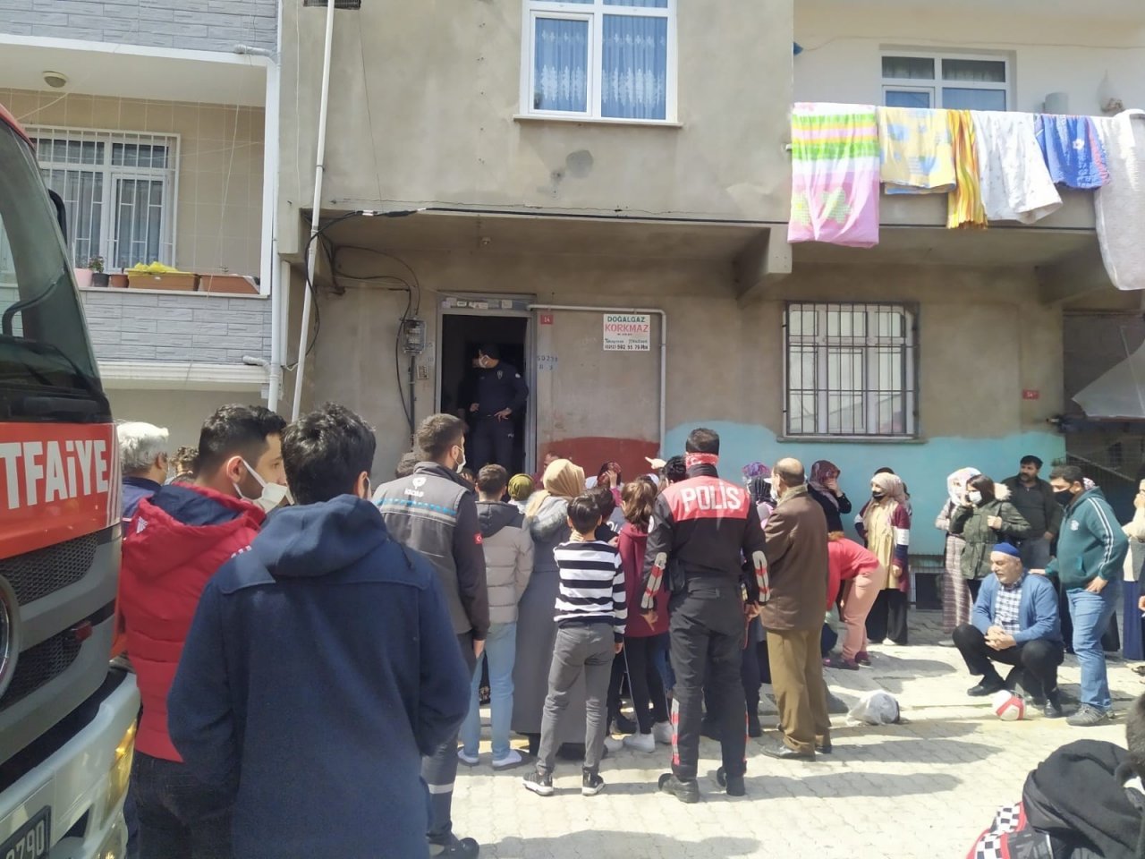 Küçükçekmece’de Elektrik Tellerindeki Kuşları Kovalamaya Çalışan Çocuk Hayatını Kaybetti