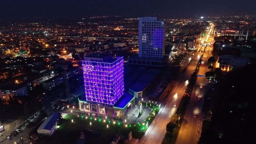 Manisa Büyükşehir Belediyesi Otizm İçin ‘mavi Işık’ Yaktı