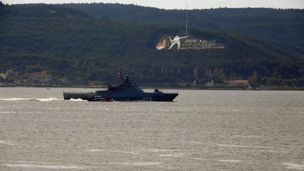 Rus Savaş Gemisi ‘dmitry Rogachev’ Çanakkale Boğazı’ndan Geçti