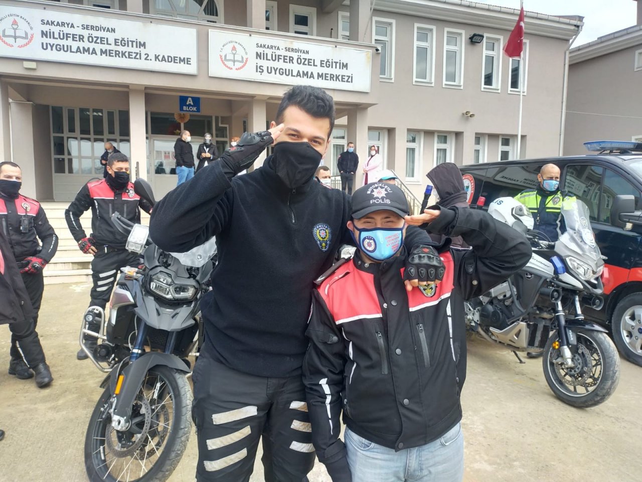 Dünya Otizm Farkındalık Günü’nde Polis Oldular, Mutlulukları Gözlerinden Okundu