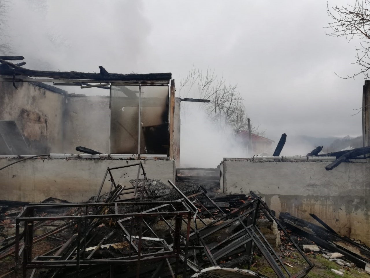 Samsun’da 2 Katlı Ev Küle Döndü