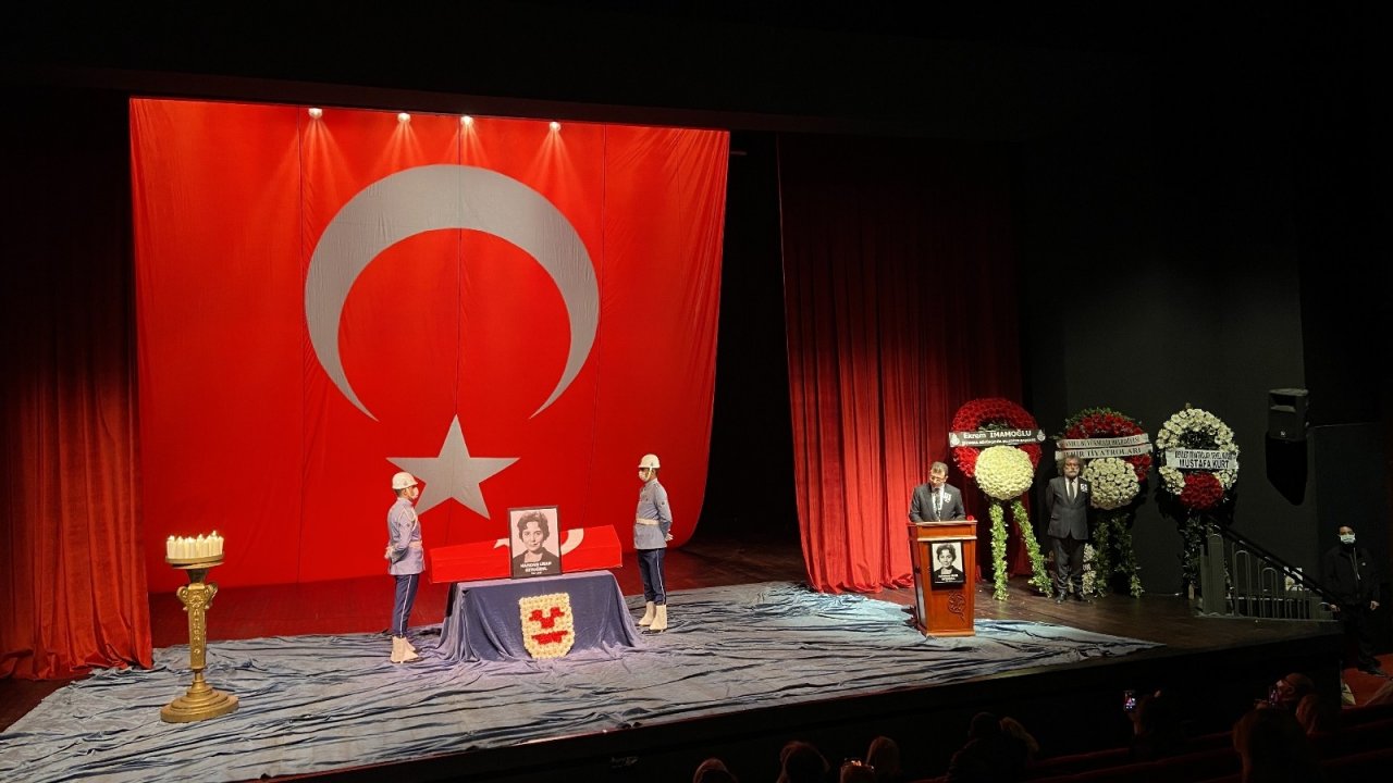 Handan Ertuğrul İçin Muhsin Ertuğrul Sahnesi’nde Bir Tören Düzenlendi