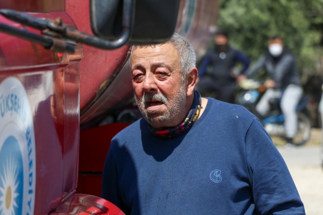 Ekmek Teknesi Alev Alev Yanan Sürücü, Gözyaşlarına Boğuldu