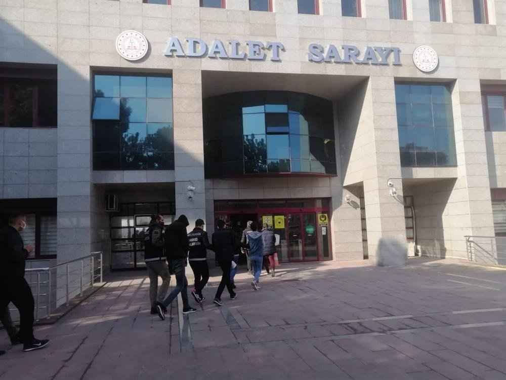 Balıkesir’de Uyuşturucu Operasyonu: 8 Kişi Tutuklandı