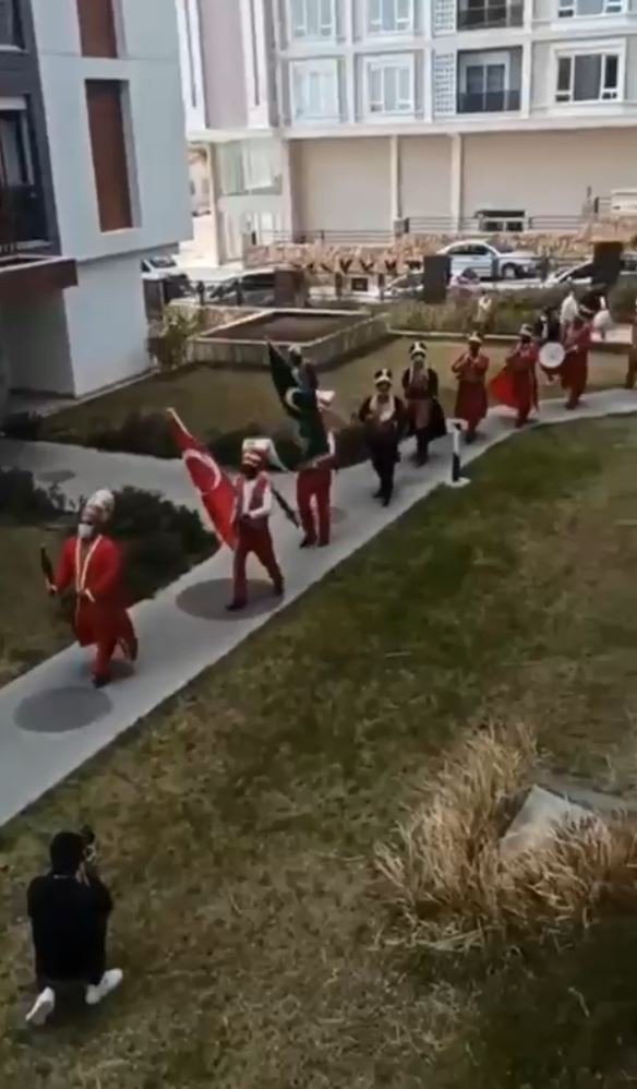 Antalya’da Kısıtlama Saatinde Mehter Marşı Eşliğinde Kız İsteme Merasimi
