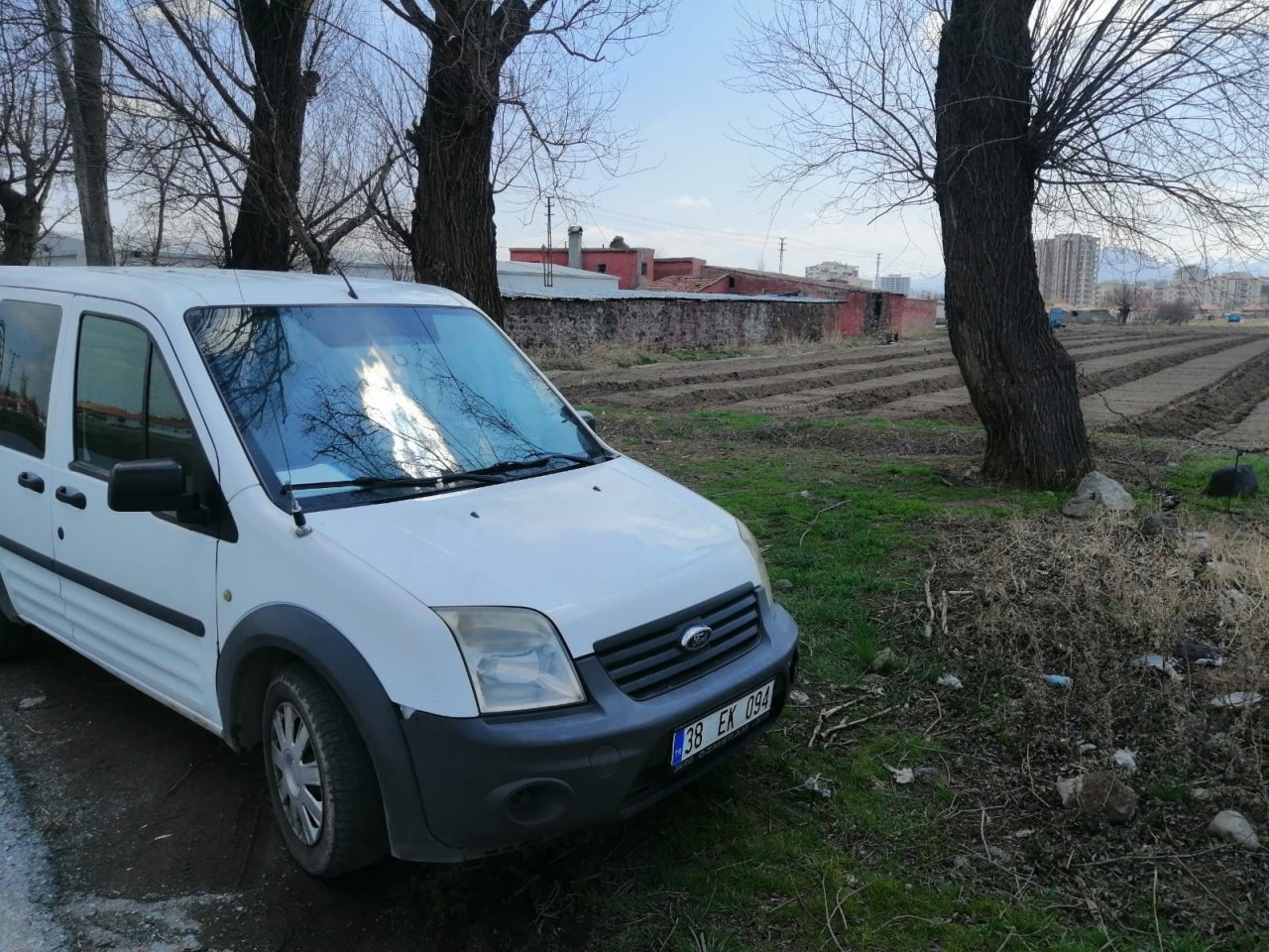 Kayseri’de Yol Kenarında 15 Yerinden Bıçaklanarak Öldürülen Kadın Cesedi Bulundu