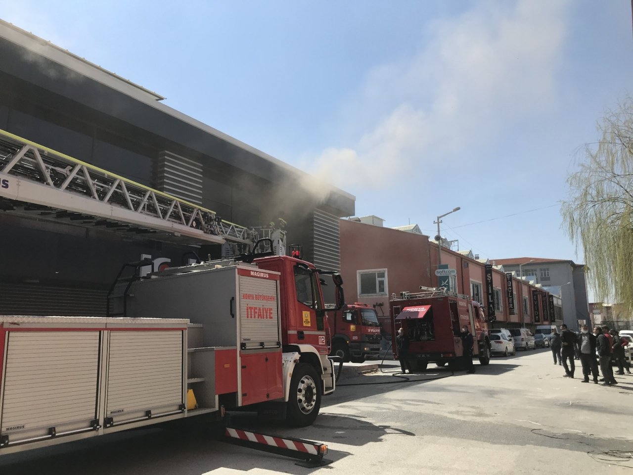 Konya’da Ayakkabı İmalathanesinde Yangın