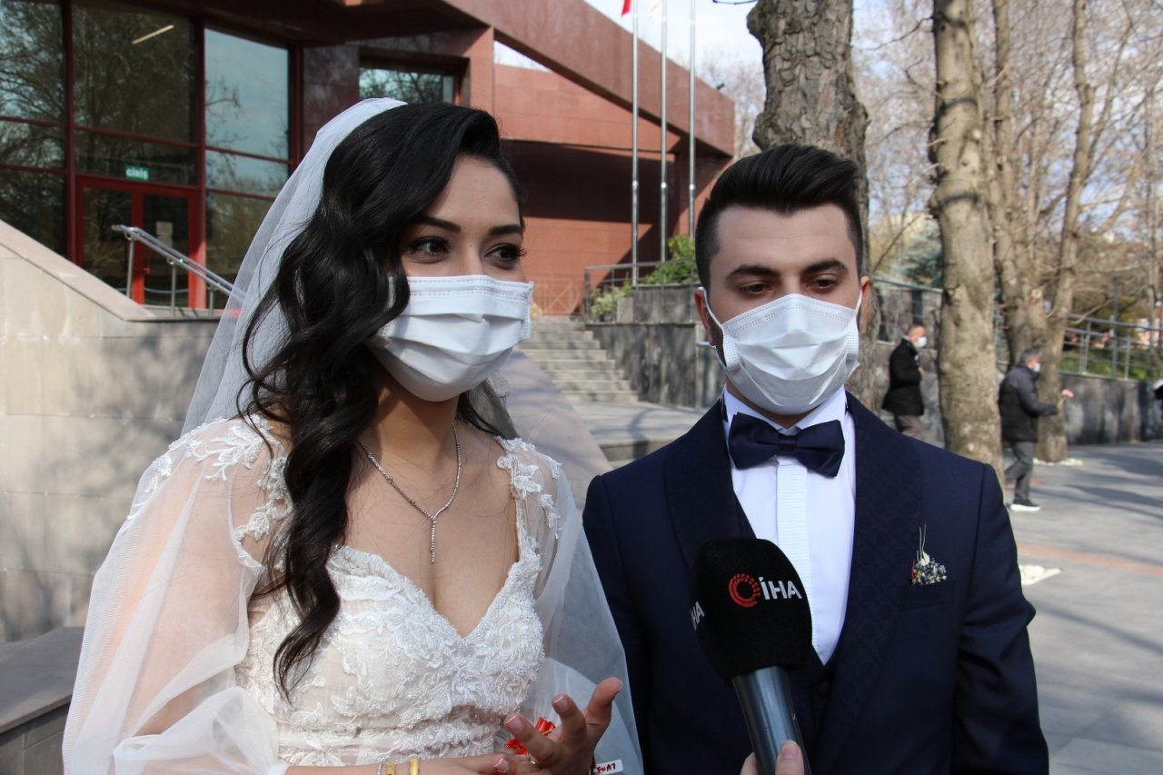 Mutluluğa Bu Kez Kısıtlamalarda İmza Atıldı