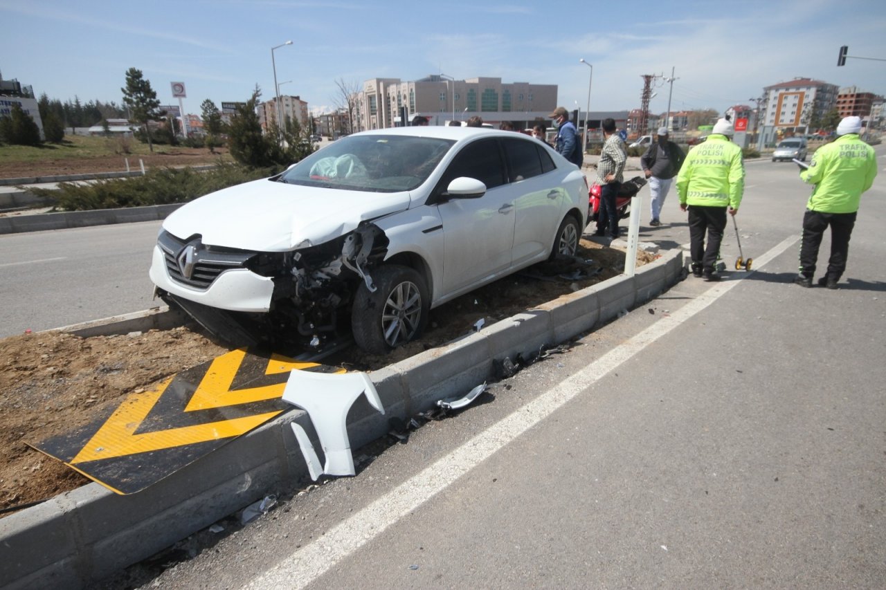 Konya’da Motosikletle Otomobil Çarpıştı: 2 Yaralı