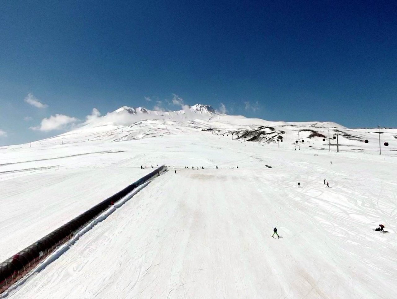 Turistler Erciyes’te Boş Pistlerin Keyfini Çıkardı