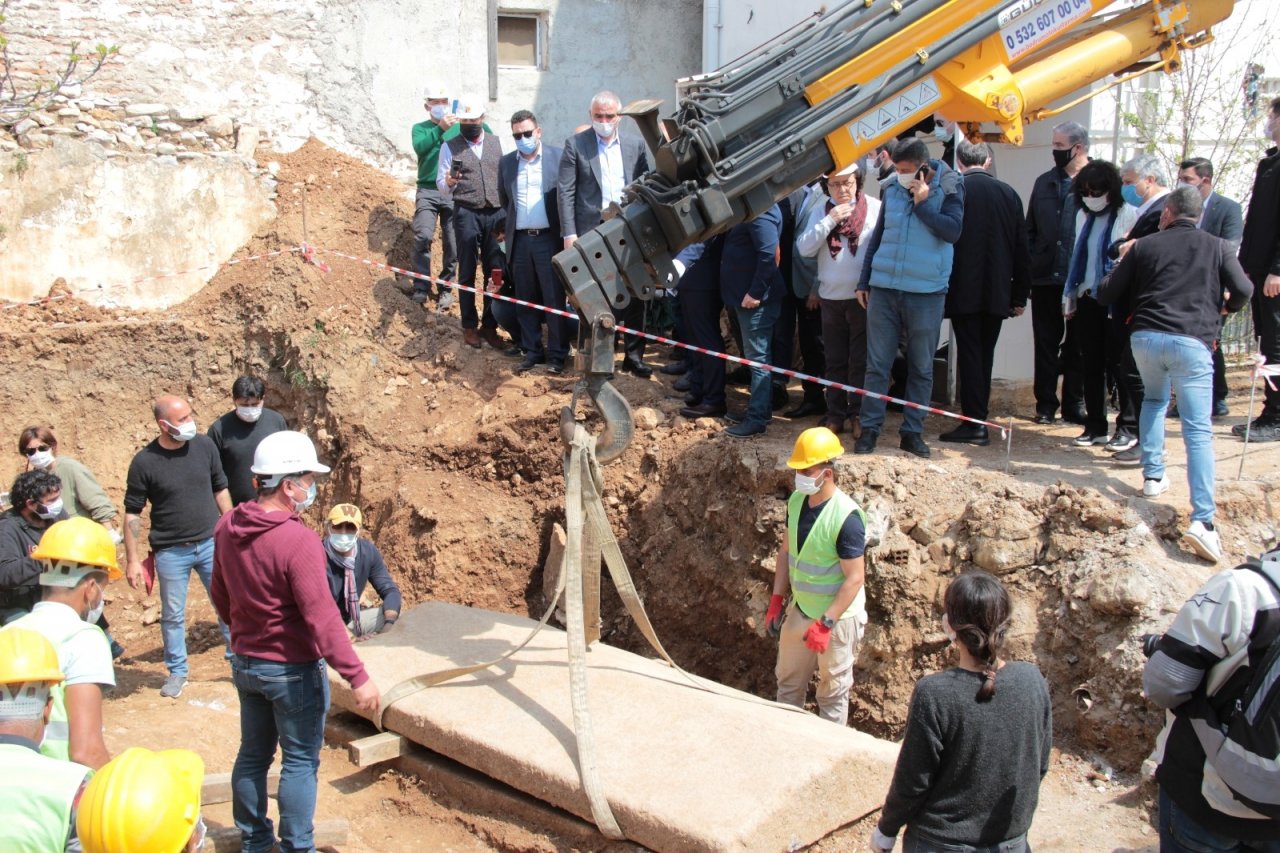 2400 Yıl Sonra Lahit Mezar Gün Yüzüne Çıktı