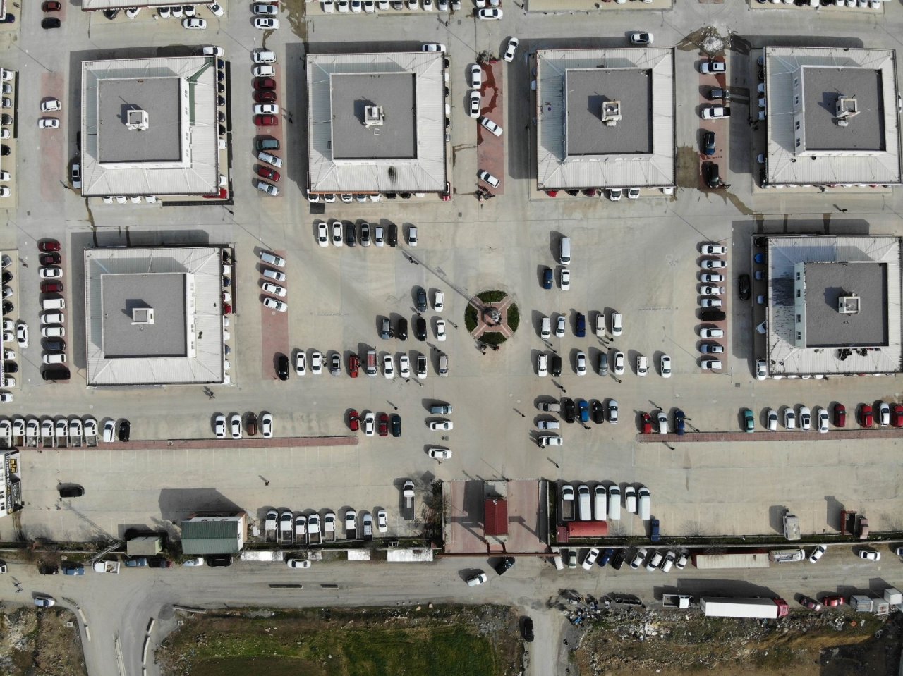 2. El Otoda Satışlar Bıçak Gibi Kesildi