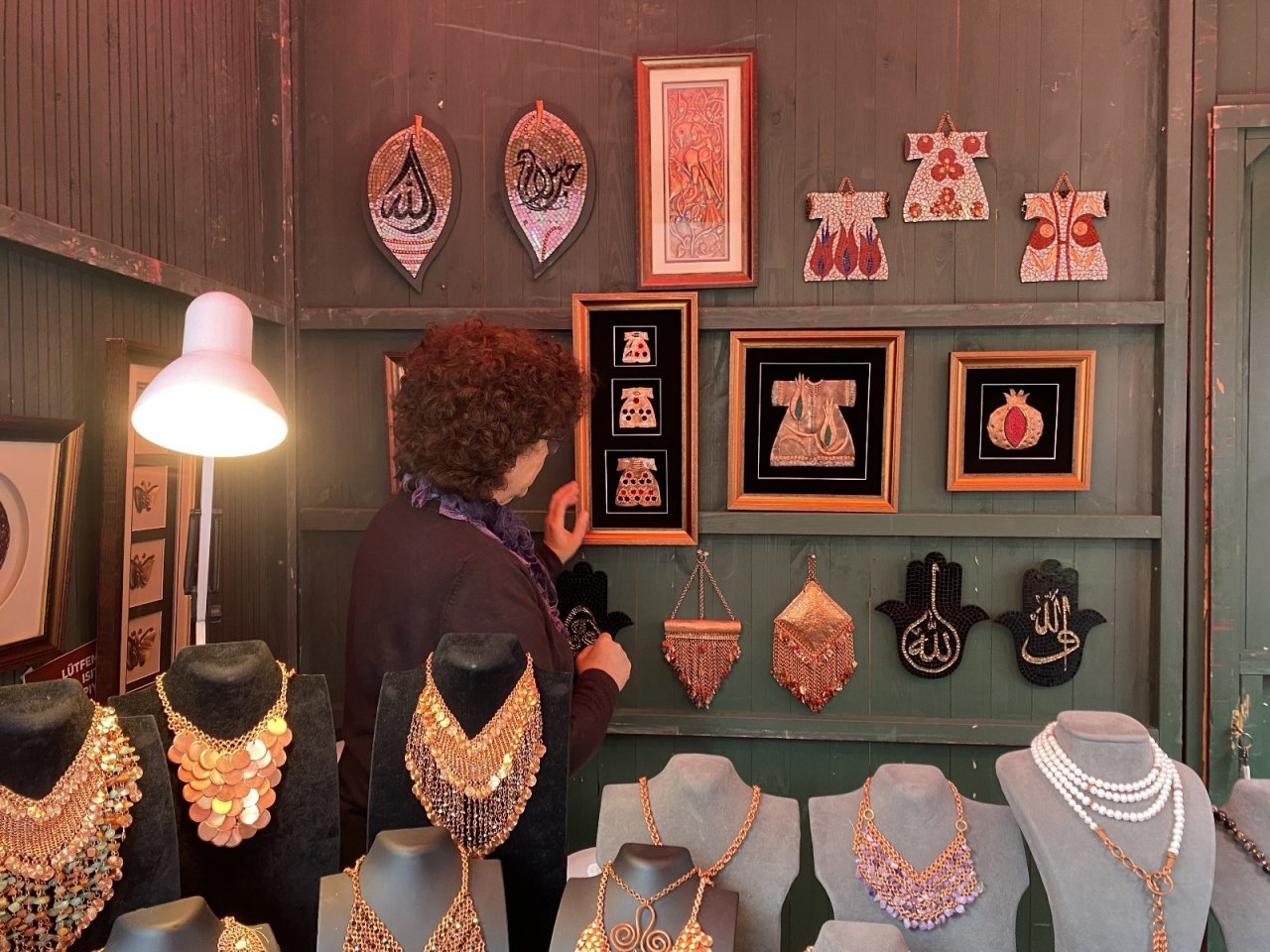 Bakırı İşleyerek Sanat Eserine Dönüştürüyor