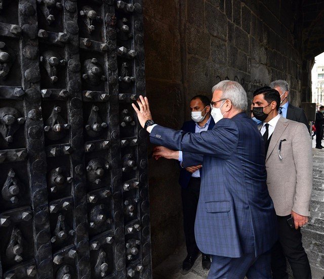 Diyarbakır Surlarında Diriliş Devam Ediyor