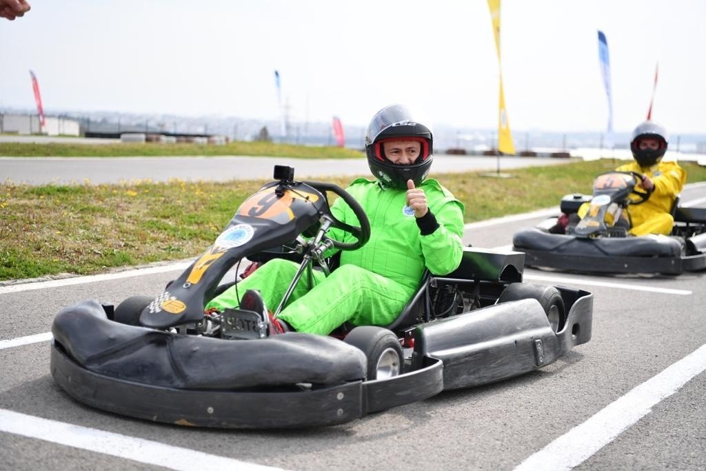 Tuzla’da Ünlü Radyocular Karting İle Stres Attı