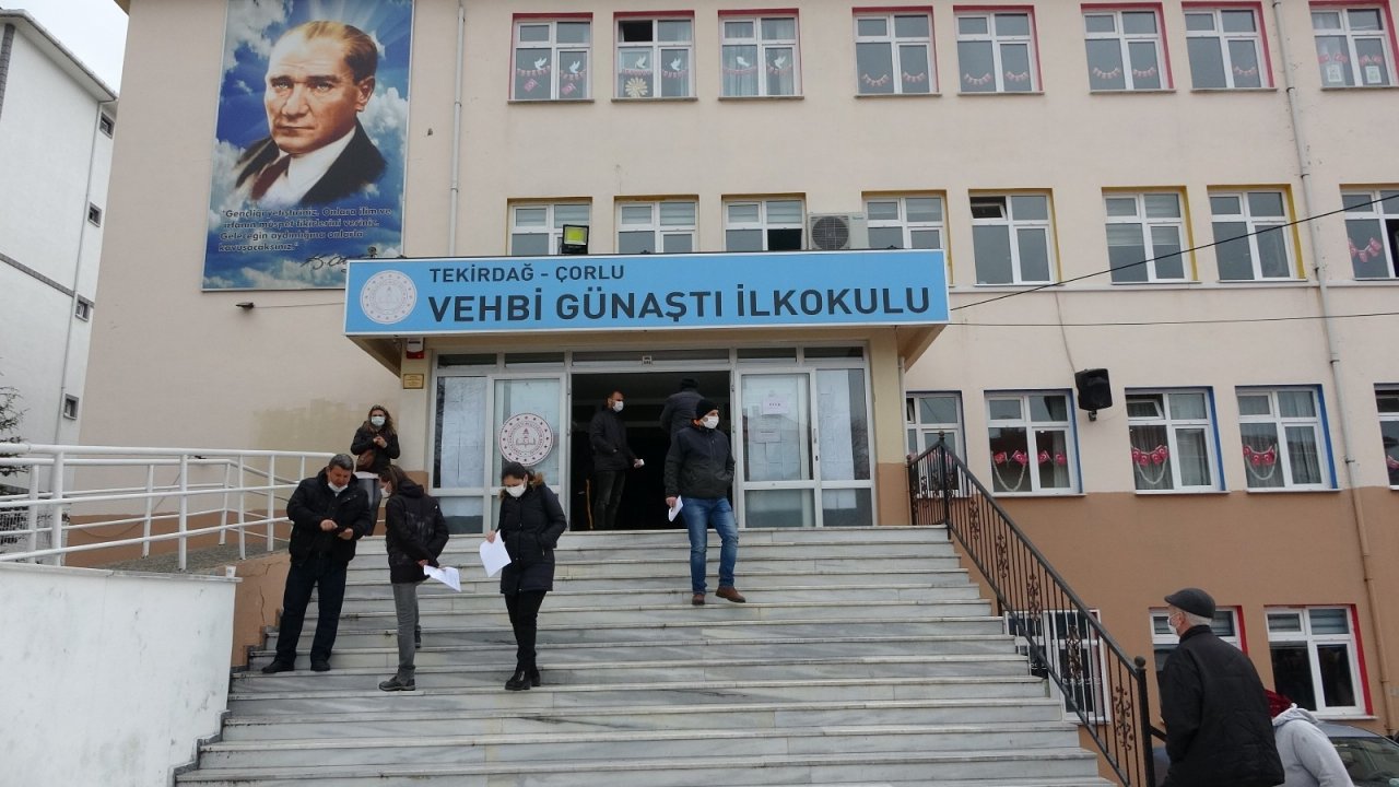 Çorlu’da Binlerce Kişi Bulgaristan Seçimleri İçin Sandık Başına Gitti