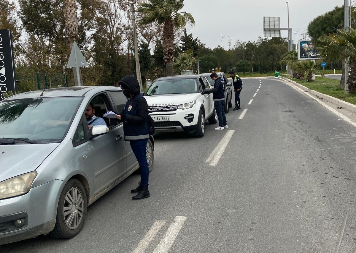 Çeşme’de Polisten Yoğun Korona Denetimi