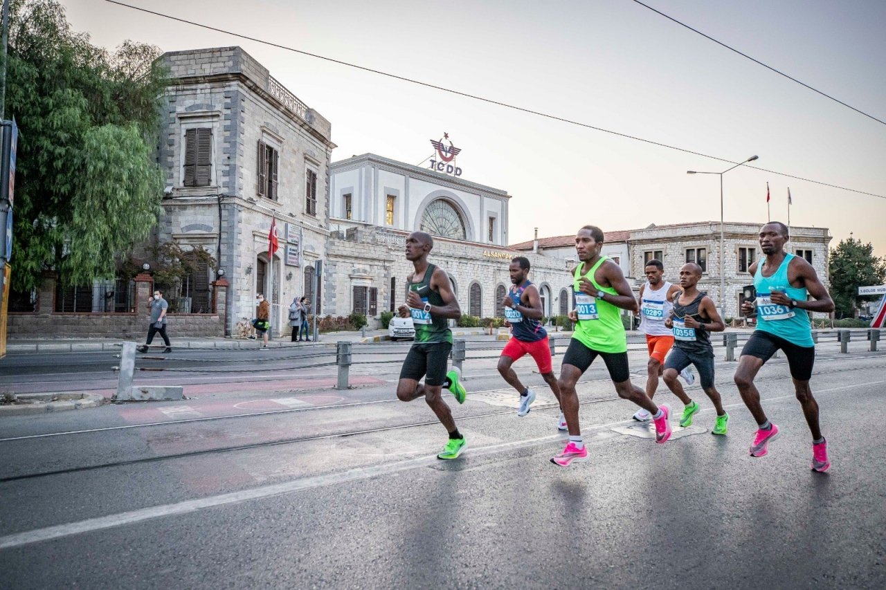Maratoni̇zmir Heyecanı Büyüyor