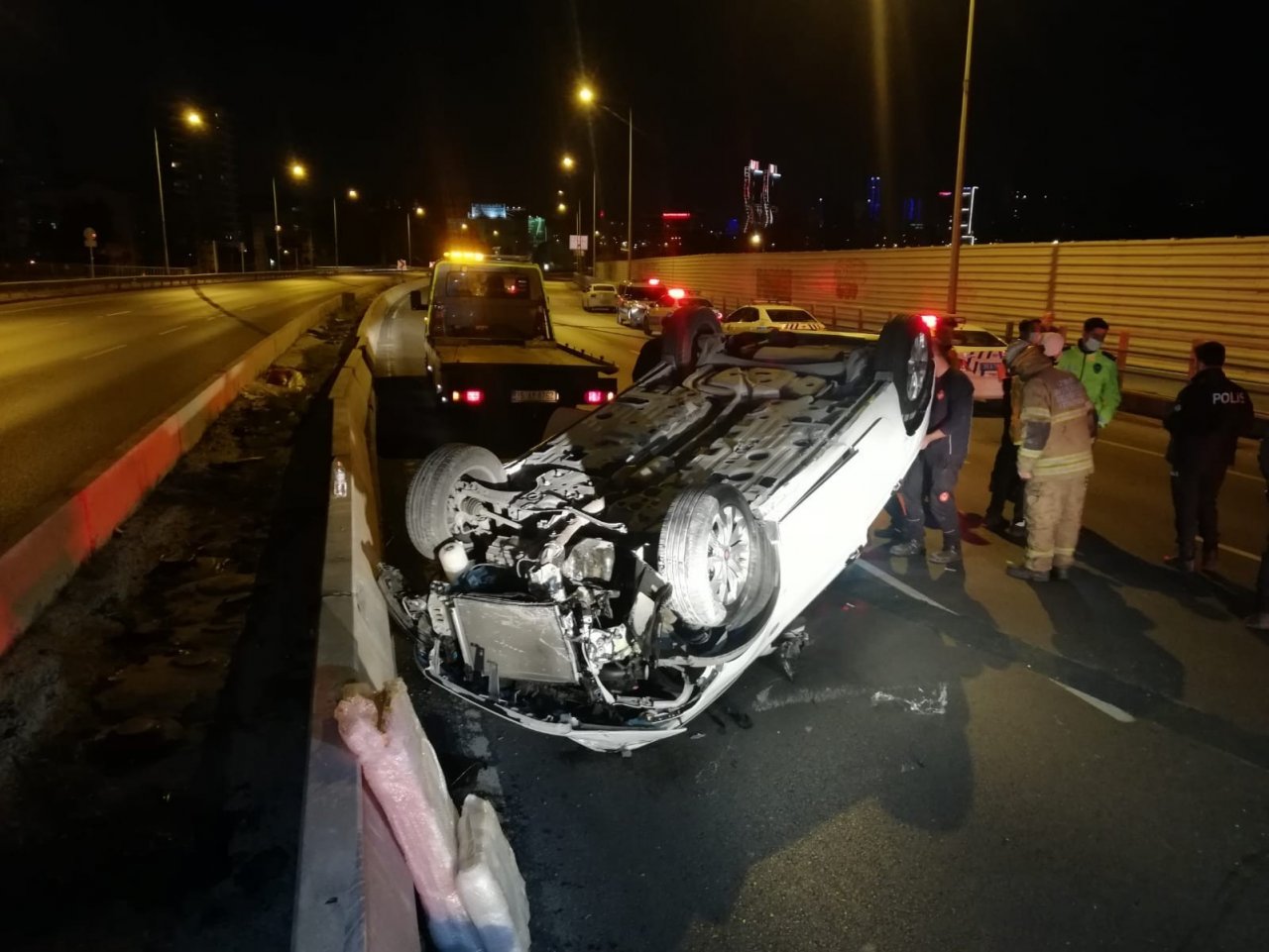İ̇zmir’de Otomobil Takla Attı: 1 Yaralı