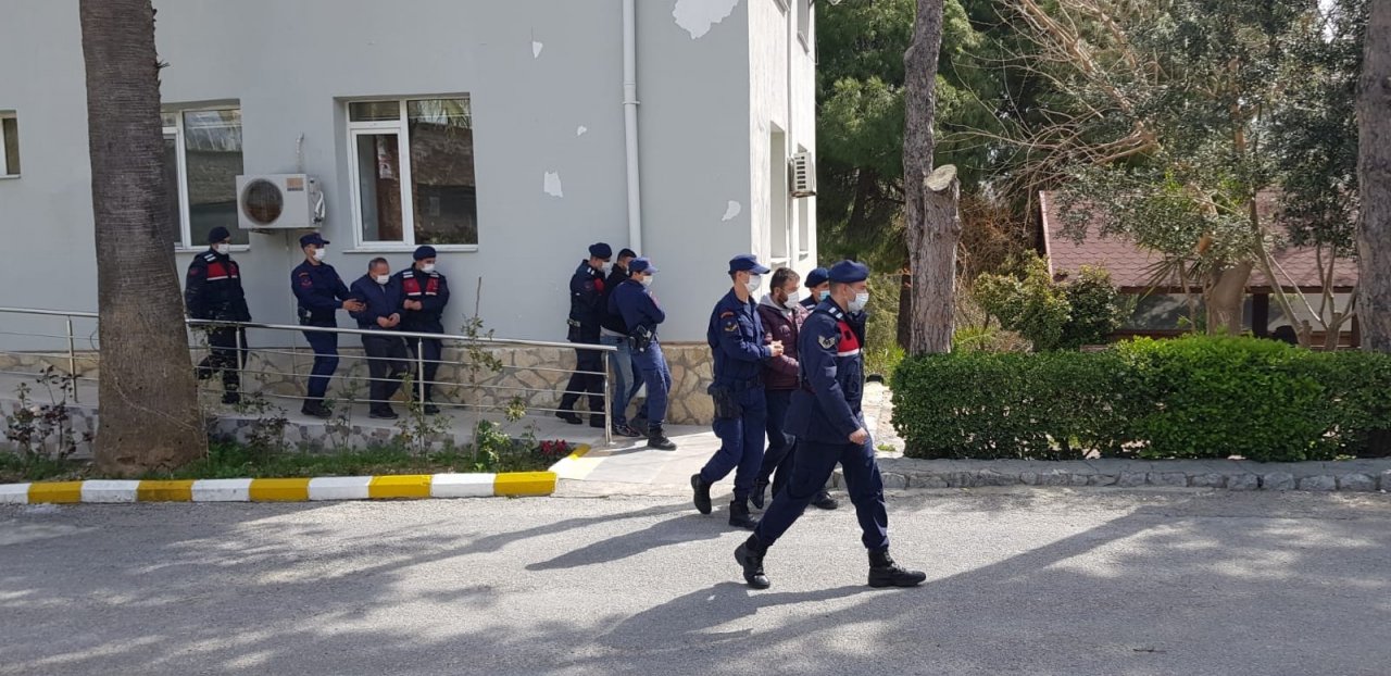 Fetö Üyelerini Yurt Dışına Kaçıran Organizatörler, Kaçak Göçmen Operasyonunda Yakalandı