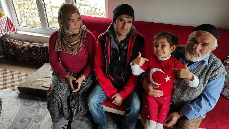 Kayserili Küçük Ayşe’nin İ̇stiklal Marşı Sevgisi İçin Seferber Oldular