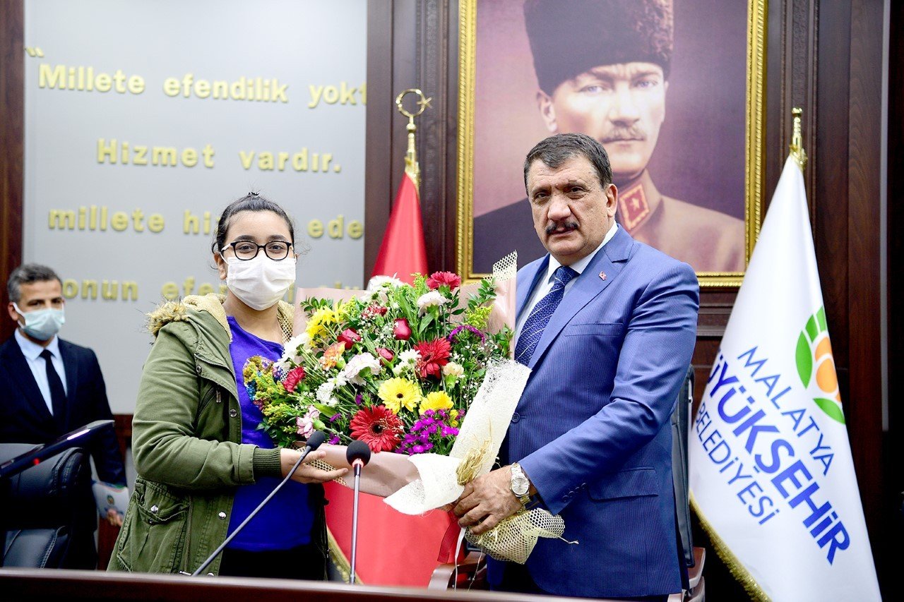 Öğrencilerden Başkan Gürkan’a Kütüphaneler Haftası Ziyareti