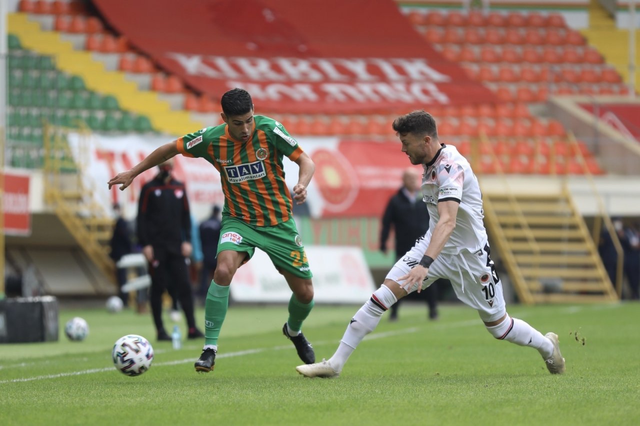 Süper Lig: Aytemiz Alanyaspor: 1 - Gençlerbirliği: 1 (i̇lk Yarı)