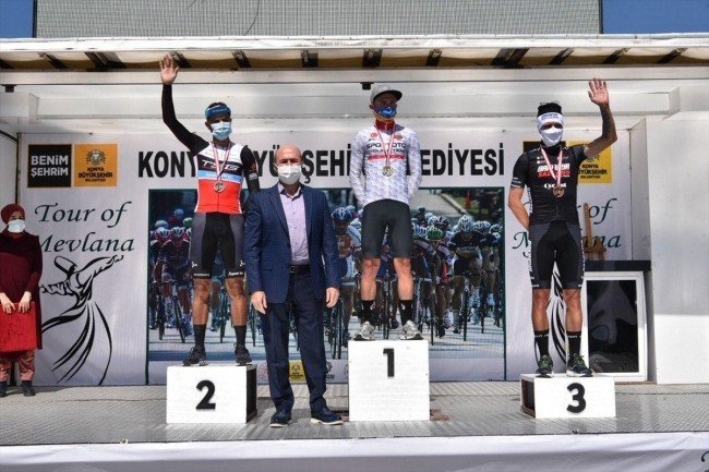 Sakarya’nın Bisiklet Takımı Konya’da Podyuma Çıktı