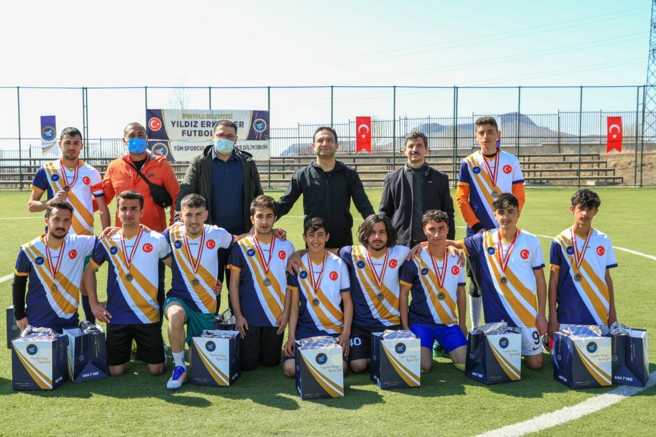 İ̇pekyolu Belediyesinden ‘yıldız Erkekler Futbol Turnuvası’