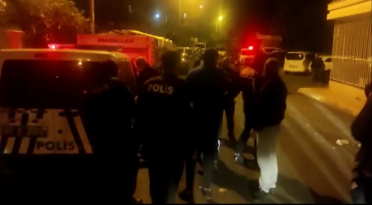 Antalya’da ’pencereden Baktı’ Kavgası: 3 Yaralı