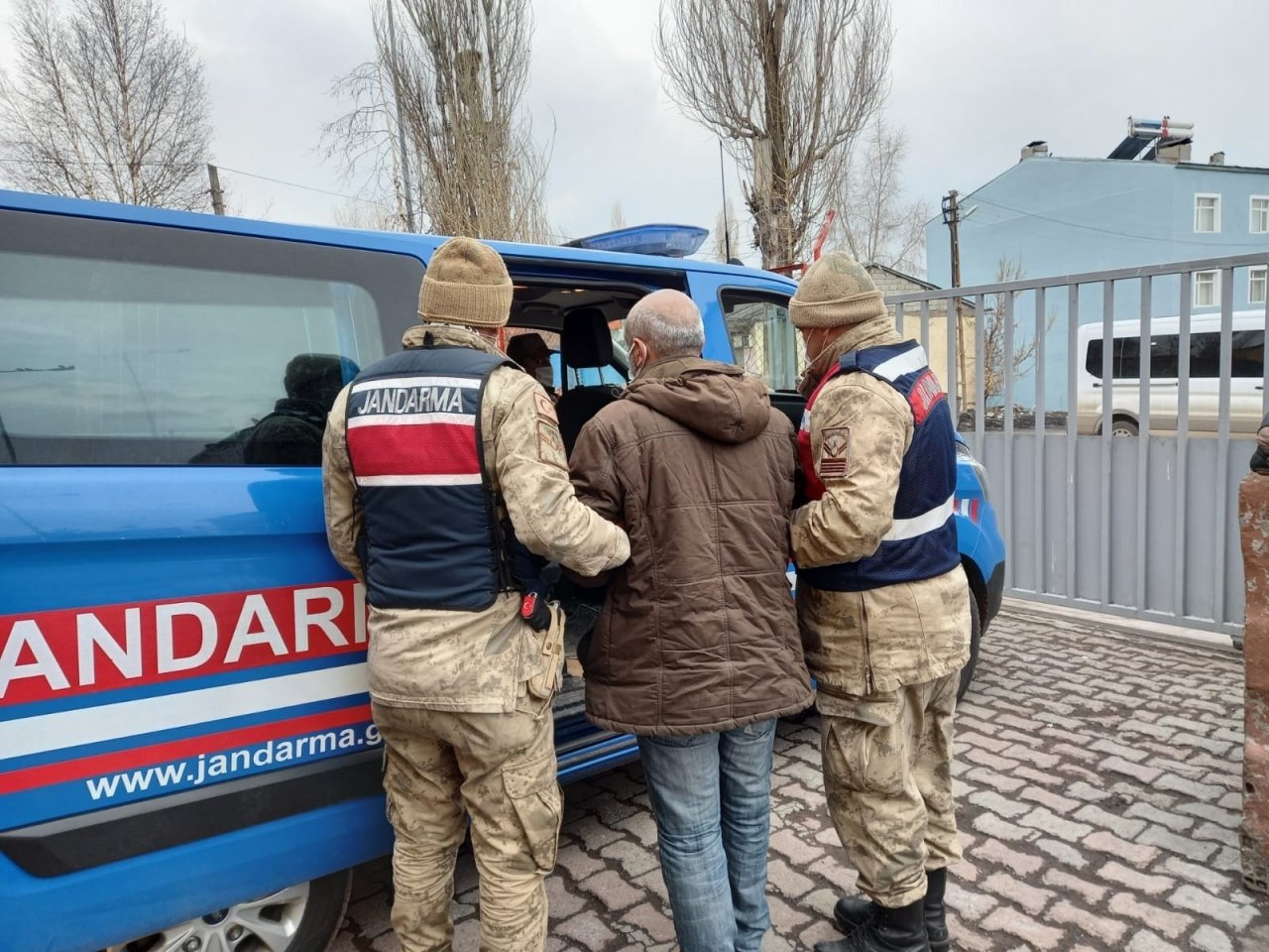 Ardahan’da Uyuşturucu Operasyonunda Üç Kişi Yakalandı