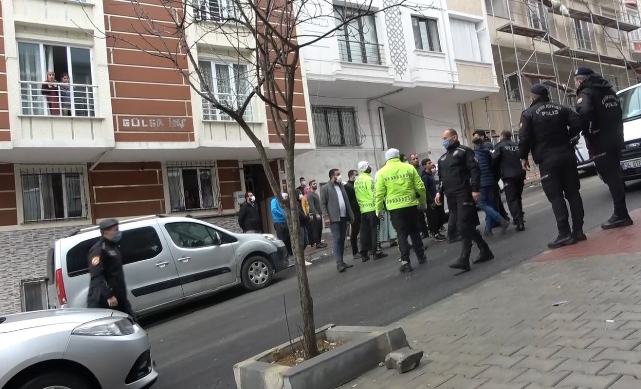 Arnavutköy’de Çocukların Kavgasına Aileleri De Karıştı Ortalık Savaş Alanına Döndü