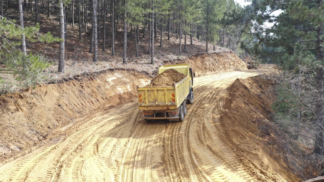 Aydın Büyükşehir Belediyesi Yol Yapım Çalışmalarına Devam Ediyor