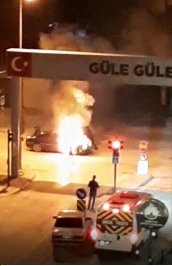 Bursa’da Seyir Halindeki Araç Alev Alev Yandı