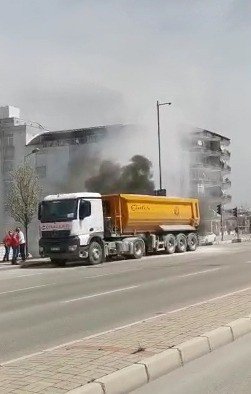 Patladıktan Sonra Alev Alan Lastik Paniğe Neden Oldu