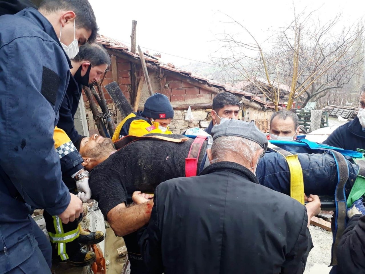 Hisarcık’ta Bina Merdiveni Çöktü: 1 Ağır Yaralı