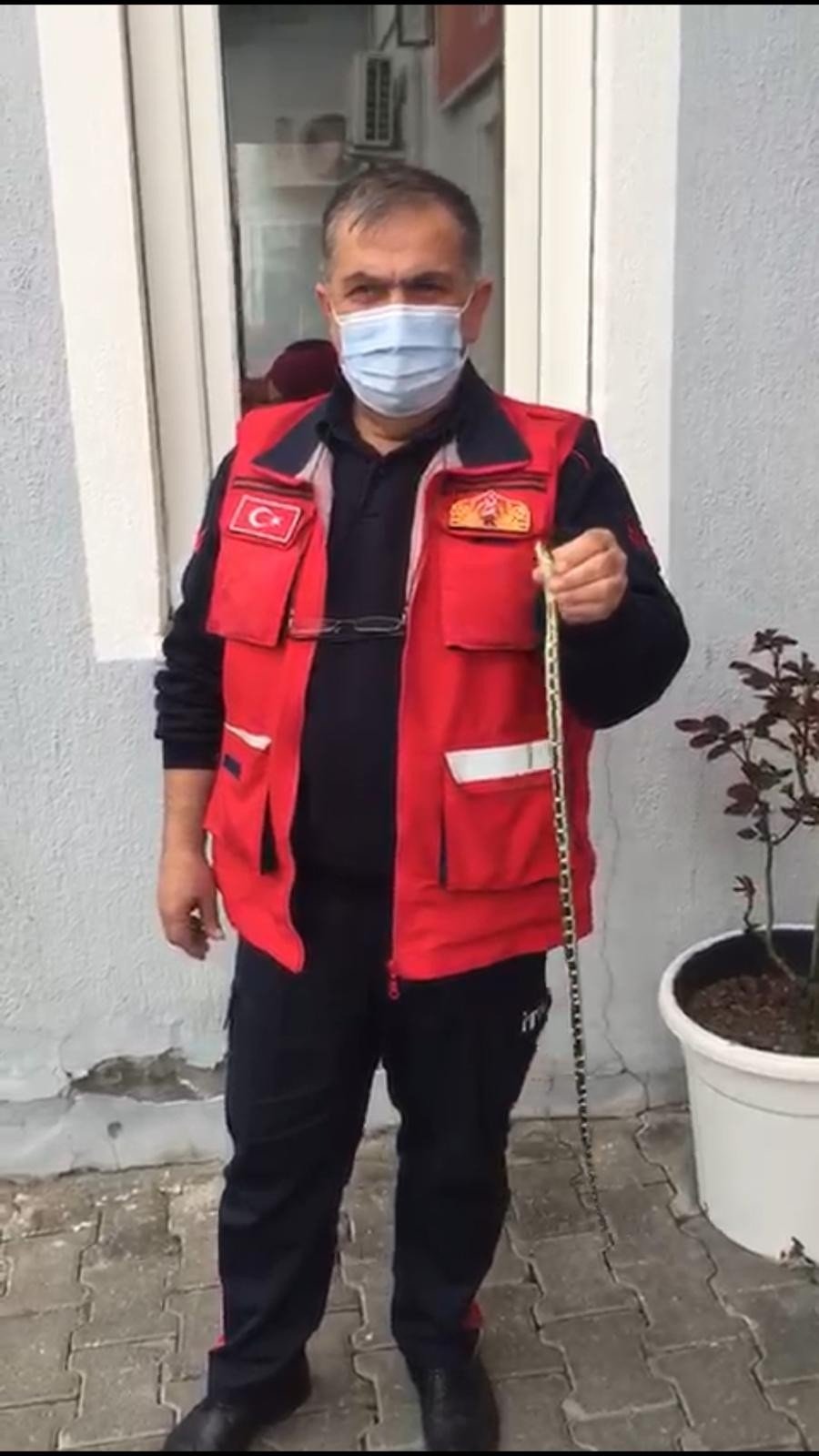 Isparta’da İtfaiyeden Yılan Operasyonu