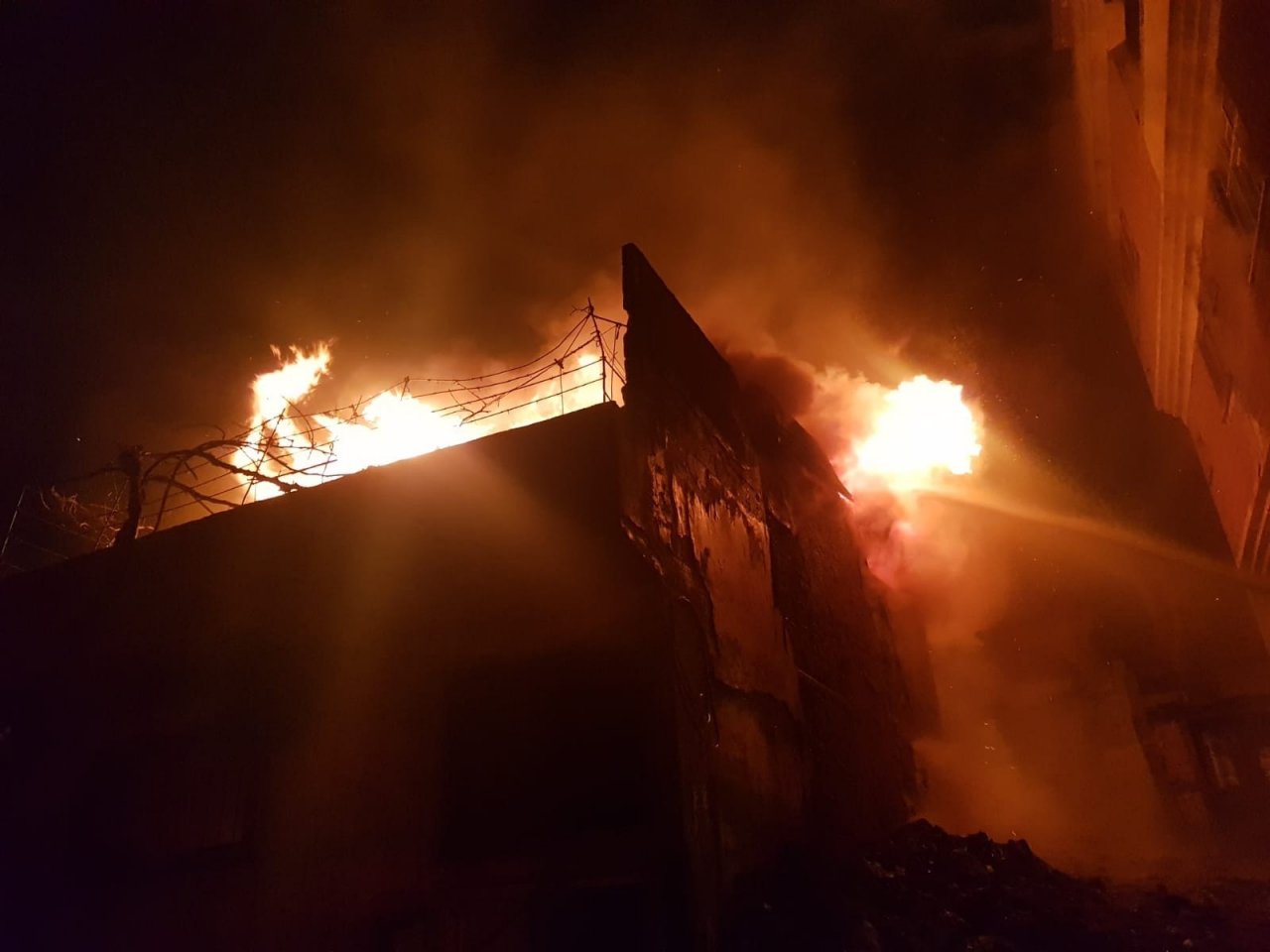 Kahramanmaraş’ta Hurda Deposunda Yangın