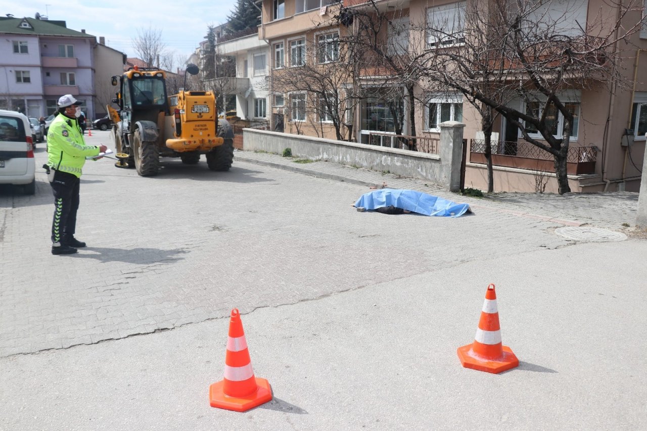 İ̇ş Makinesinin Yayaya Çarparak Öldürdüğü Kaza Güvenlik Kamerasında