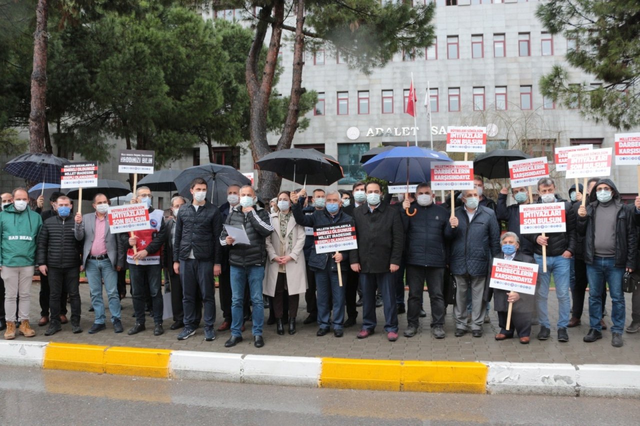 Emekli Amirallere Suç Duyurusu