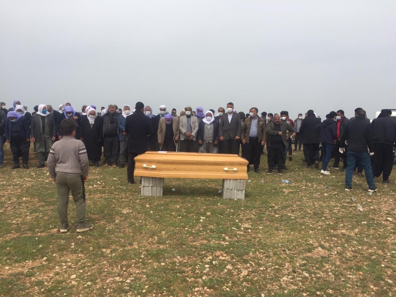 Şivan Perwer’in Korona Virüsten Ölen Kardeşi Defnedildi