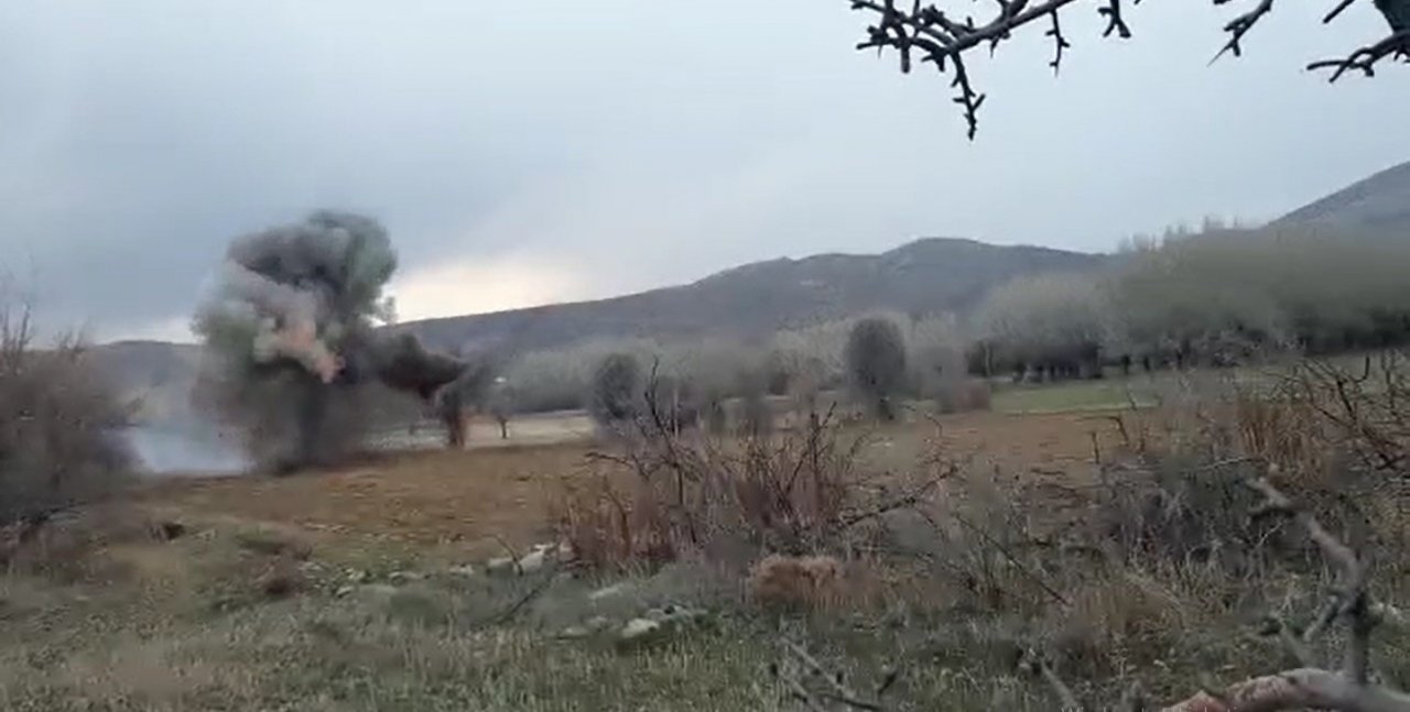 Çiftçi Tarlasında Buldu, Jandarma Ekipleri İmha Etti