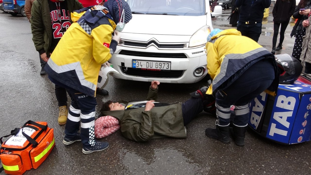 Otoparktan Çıkan Araç Kuryeye Çarptı: 1 Yaralı