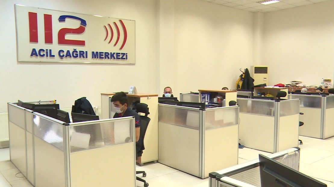 112’yi Arayıp, "burada Bir Sürü Ölü Var, Mezarlıktan Arıyorum" Diyerek Dalga Geçti