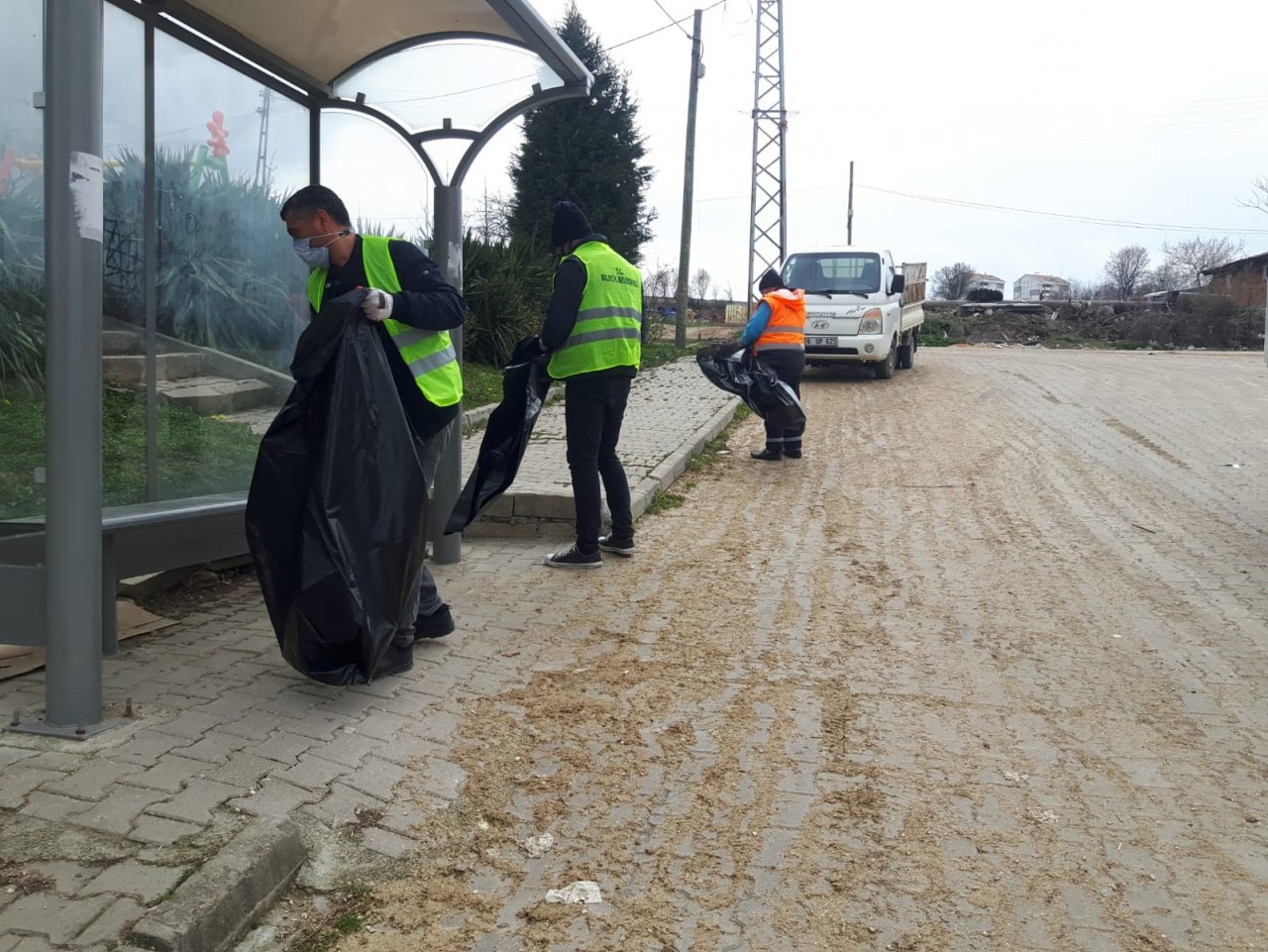 Belediye Ekipleri Çalışmalarını Aralıksız Sürdürüyor