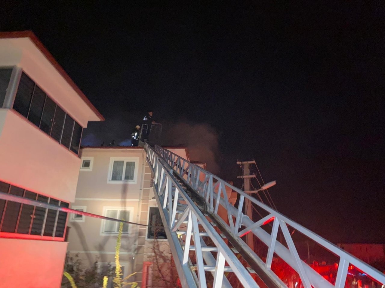 Dalaman’da Çatı Yangını Korkuttu