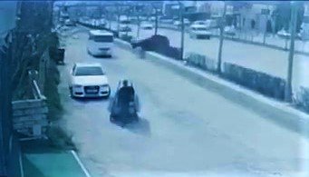 Bayan Sürücünün Kullandığı Otomobil Bariyeri Aşıp Seyir Halindeki Minibüse Çarptı: 7 Yaralı