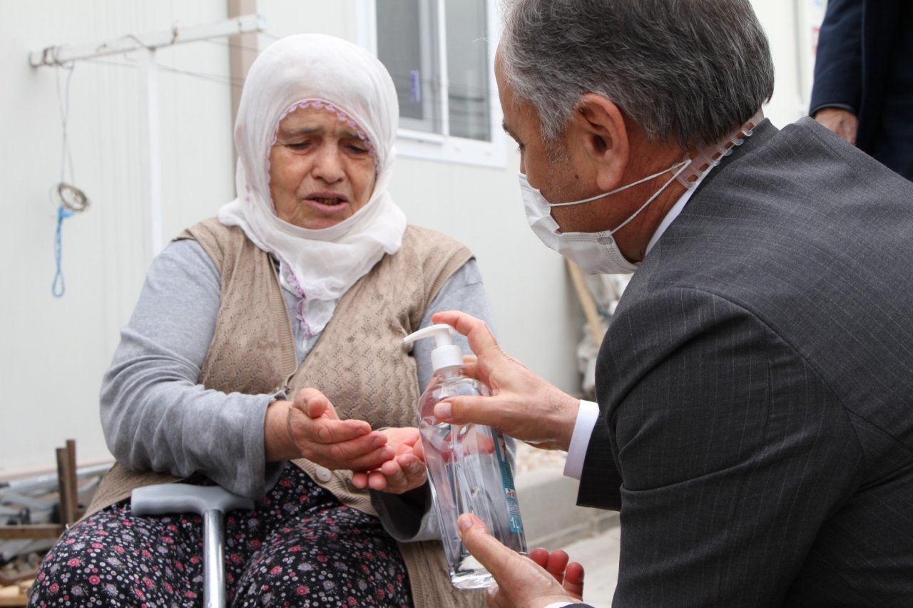 Liseliler Üretti, 65 Yaş Üstüne Ücretsiz Dağıtıldı